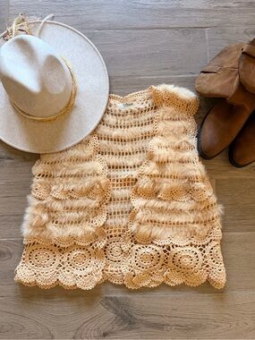 VTG L’affaire Crochet Fur Vest clasp tank top boho Prairie western festival